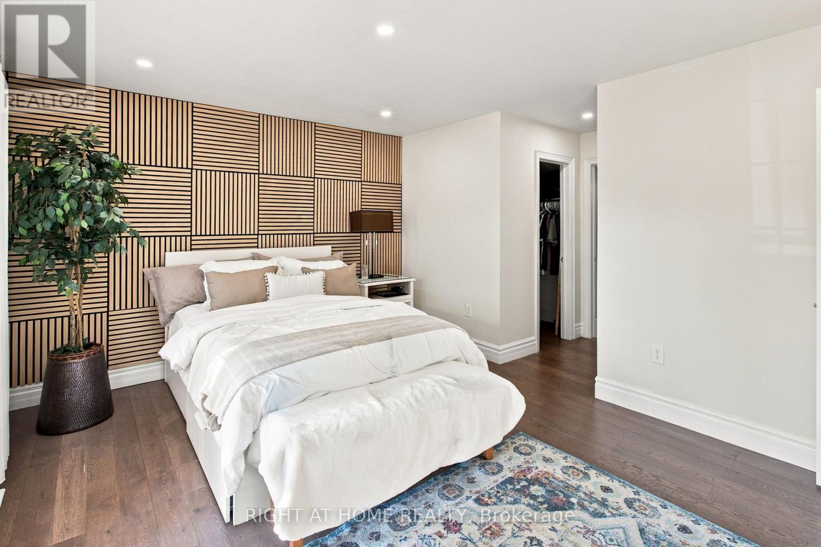 2349 DRESS CIRCLE CRESCENT - 24