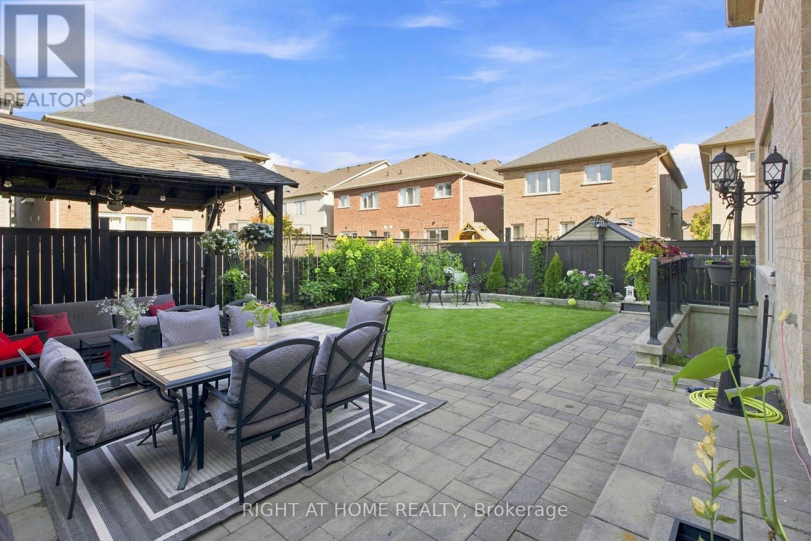 2349 DRESS CIRCLE CRESCENT - 32