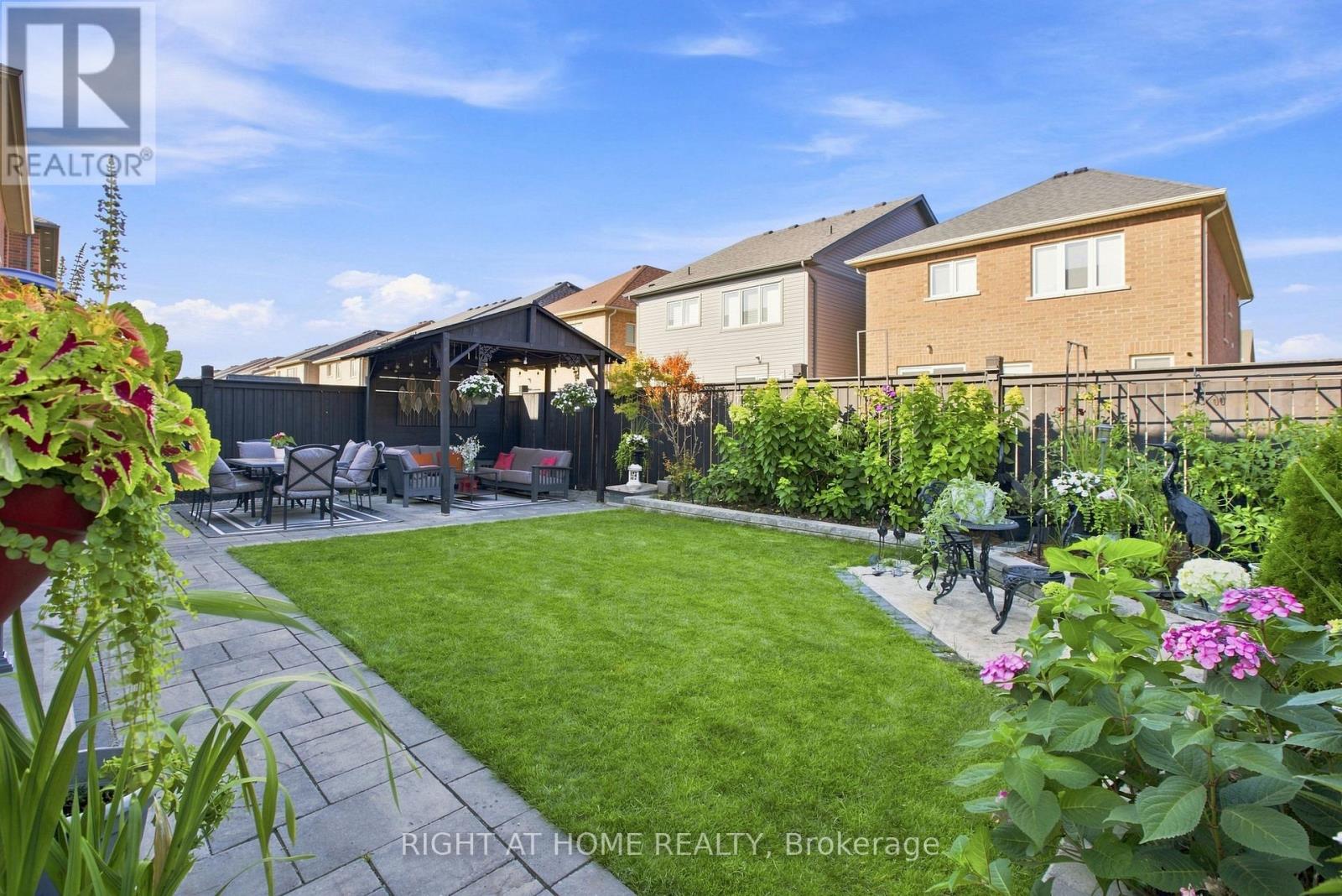 2349 DRESS CIRCLE CRESCENT - 33