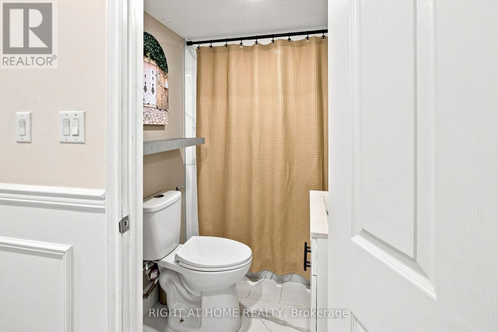 2349 DRESS CIRCLE CRESCENT - 42