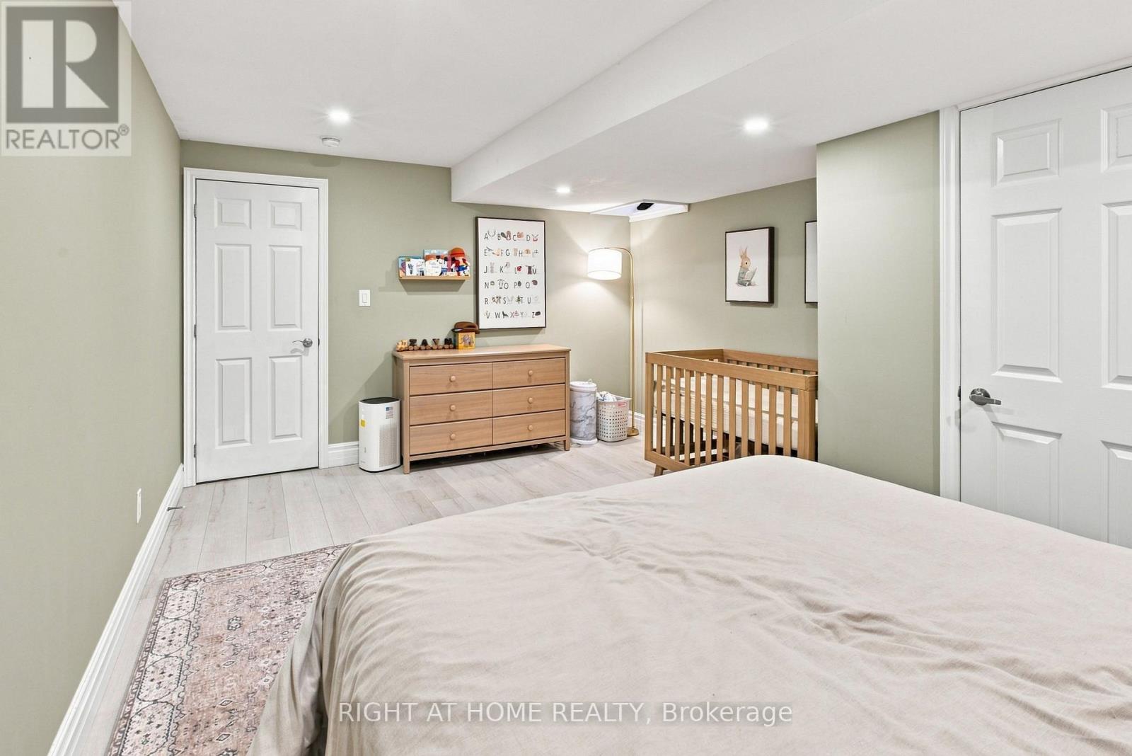 2349 DRESS CIRCLE CRESCENT - 44