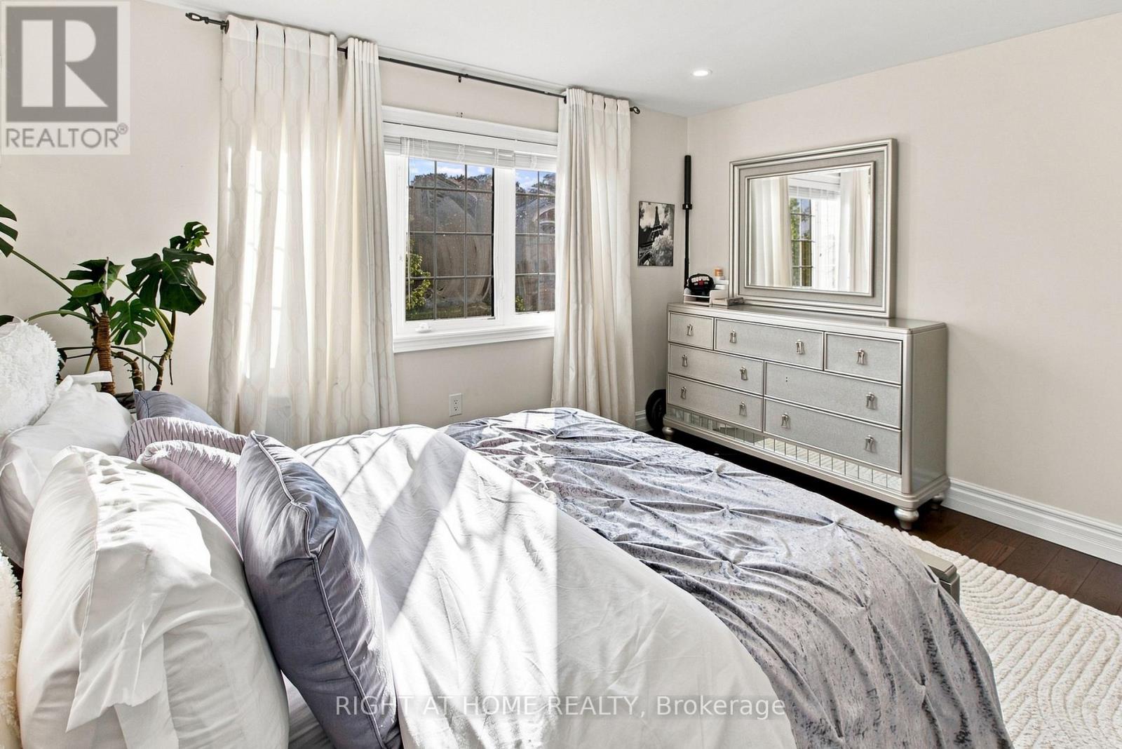 2349 DRESS CIRCLE CRESCENT - 46