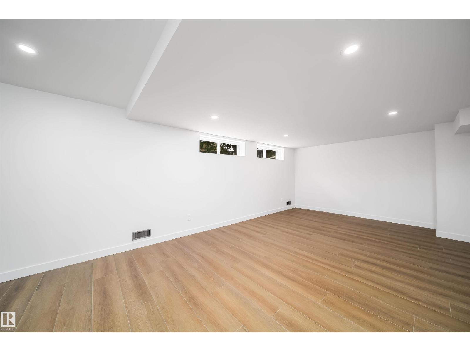12 A INVERMERE PL - 24