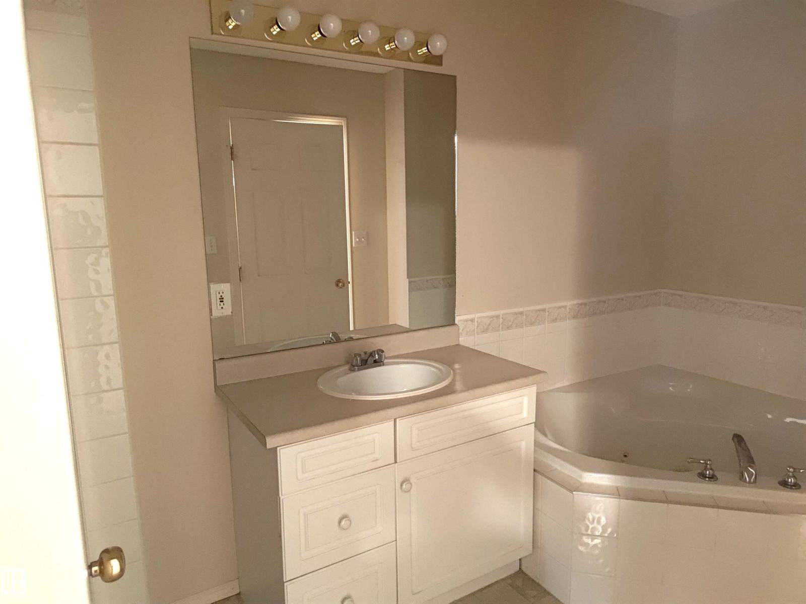 #26 13403 CUMBERLAND RD NW - Image 25