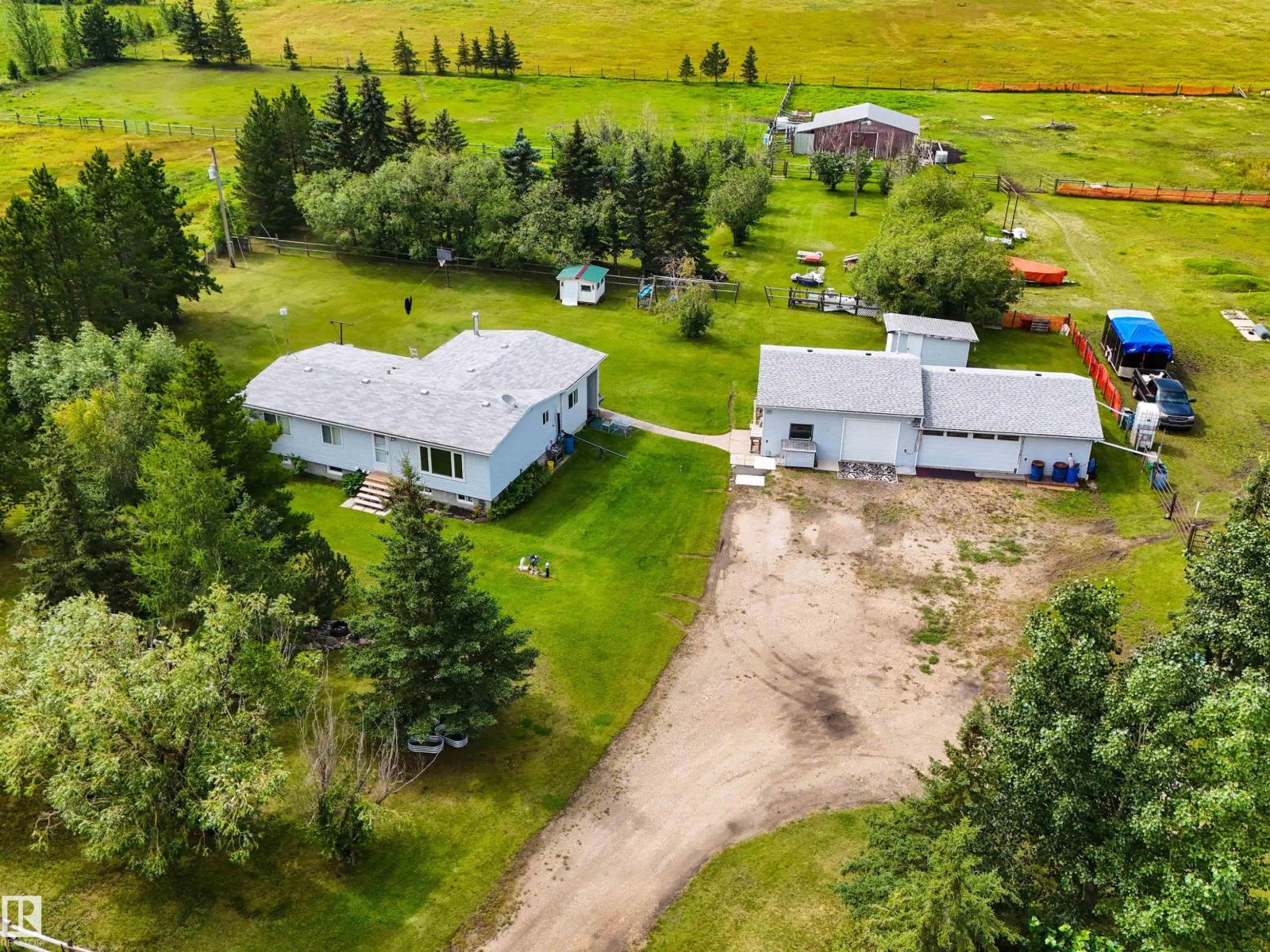 55302 RGE ROAD 261 - 1