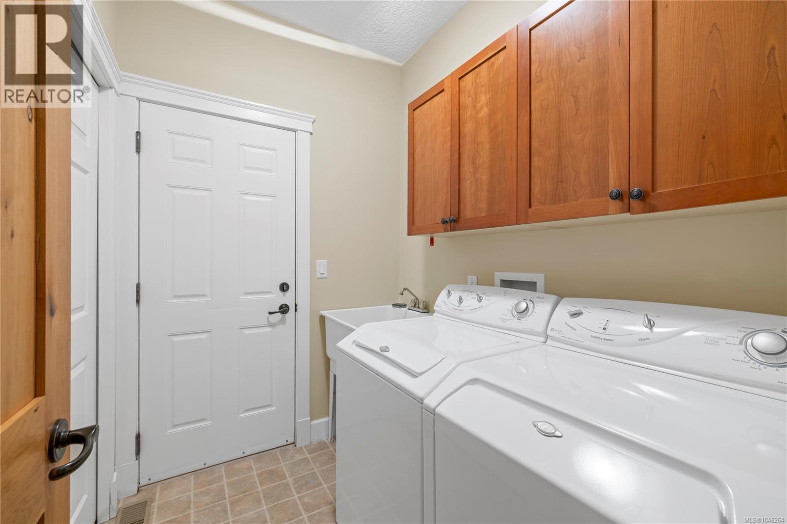 1057 Paradise Pl - 38