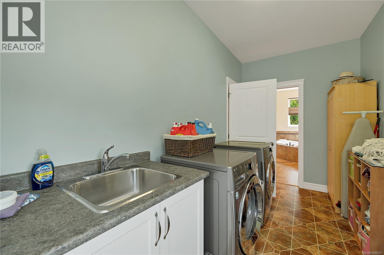 2246 Glenmore Rd - 46