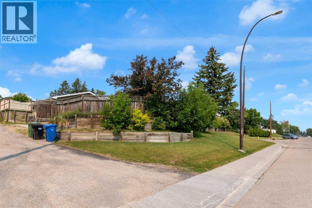 1 Thorncliffe Crescent NW - 39