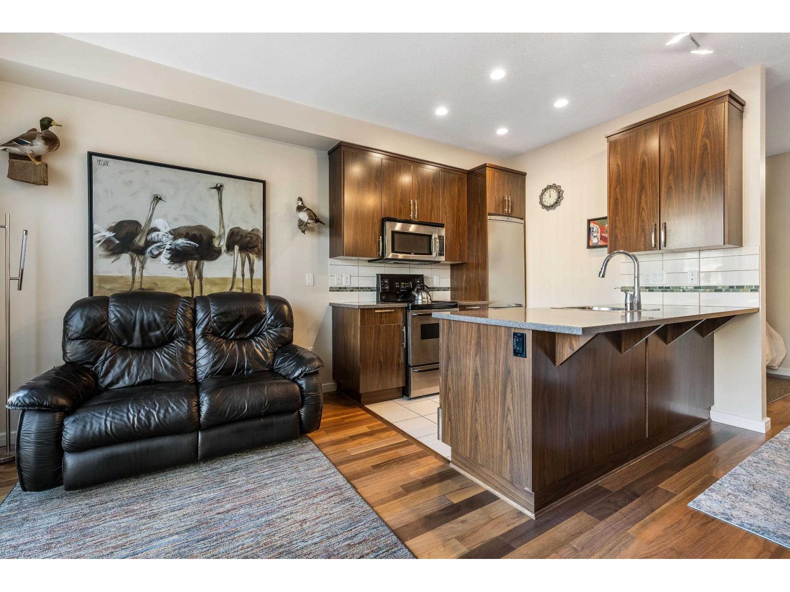 312 45530 MARKET WAY, Garrison Crossing, Chilliwack