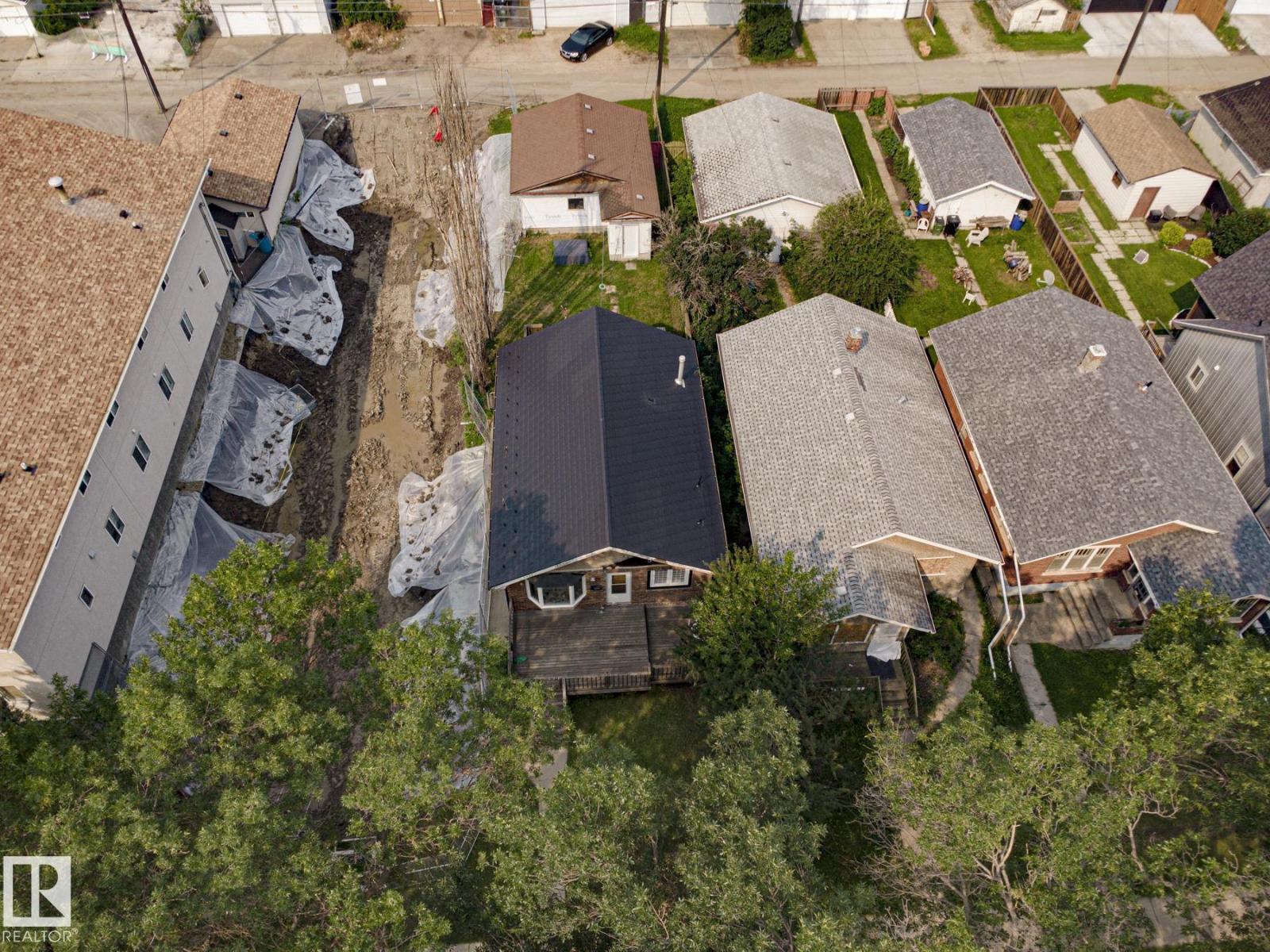 11124 97 ST NW - 10