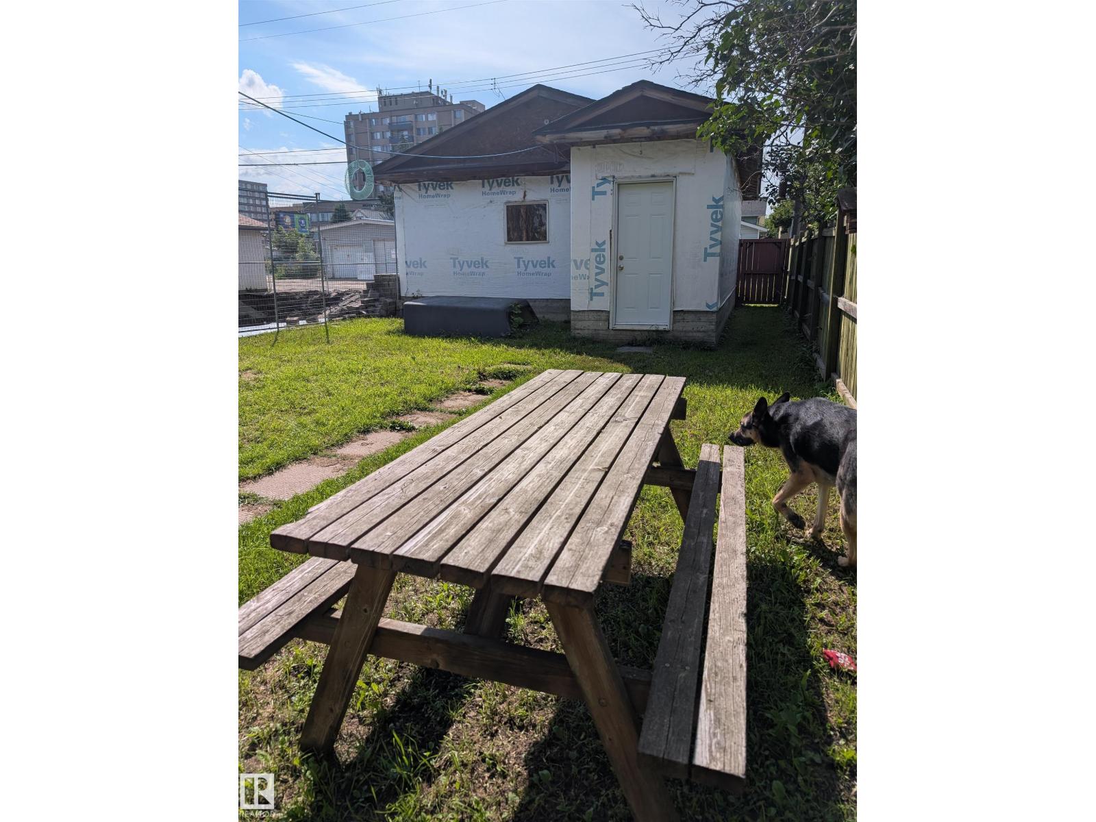11124 97 ST NW - 6