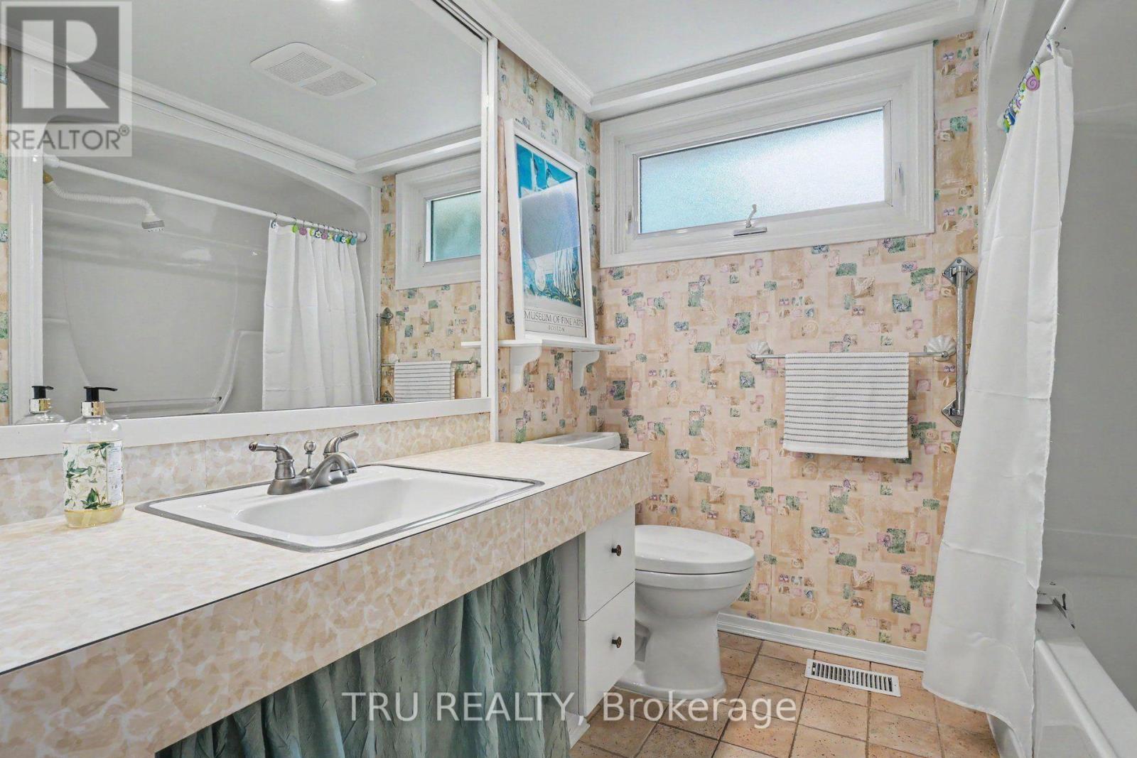 3 Bed, 3 Bath House for Sale in Ottawa – 1174 CAMEO DRIVE, Ottawa – MLS# X13647552 - Image 24