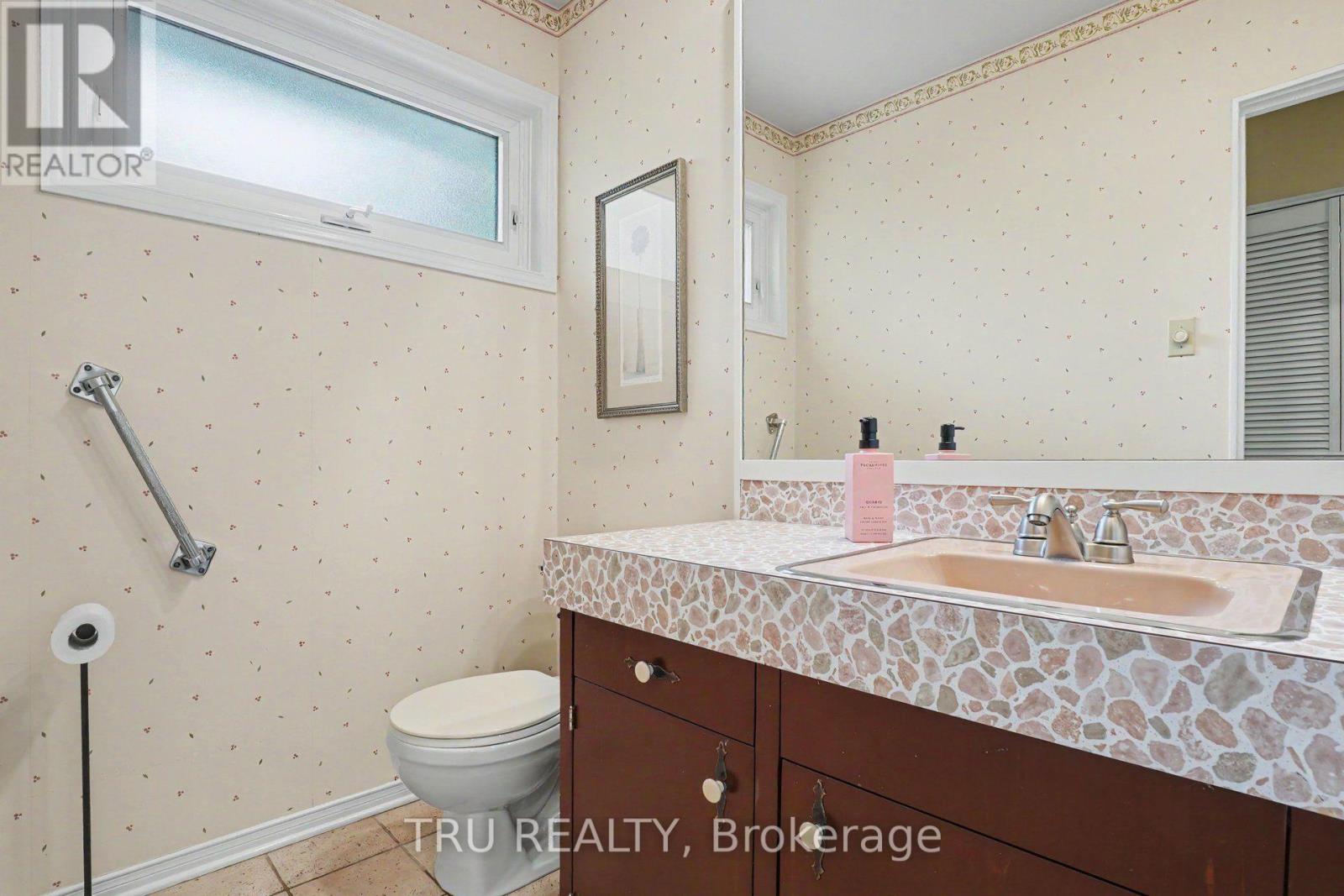 3 Bed, 3 Bath House for Sale in Ottawa – 1174 CAMEO DRIVE, Ottawa – MLS# X13647552 - Image 25