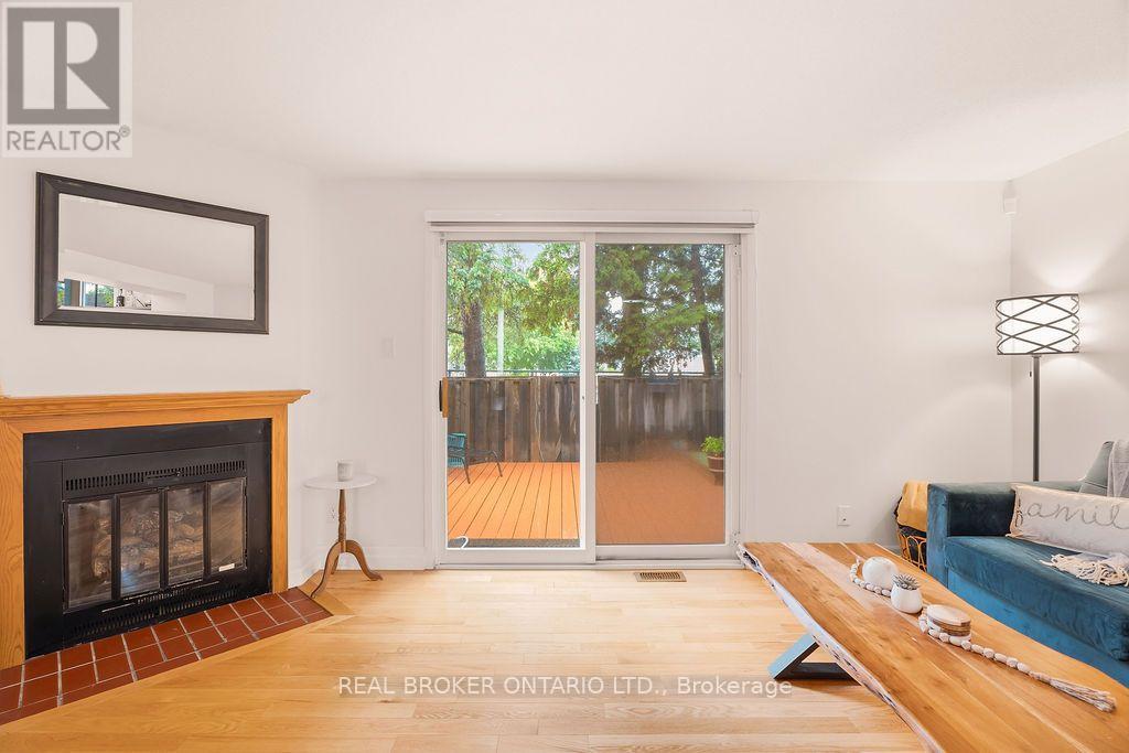 1699E LAMOUREUX DRIVE - 14