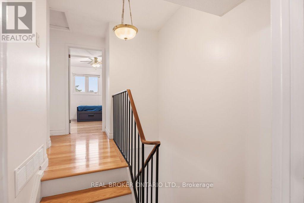 1699E LAMOUREUX DRIVE - 17