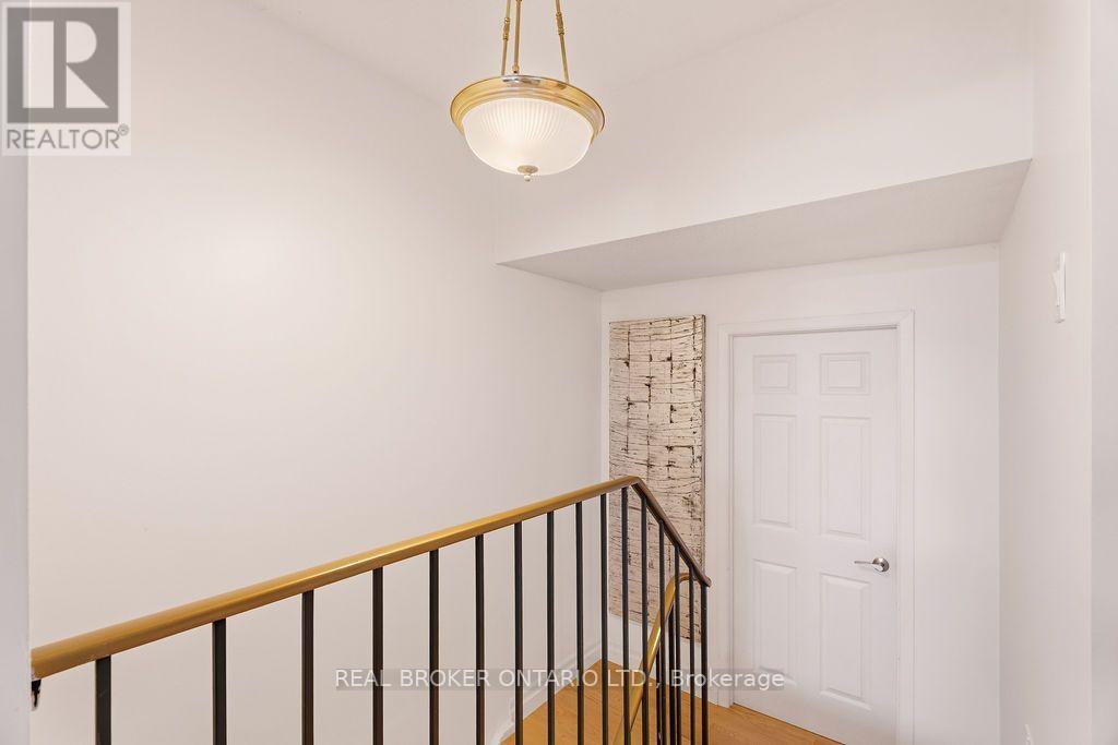 1699E LAMOUREUX DRIVE - 18