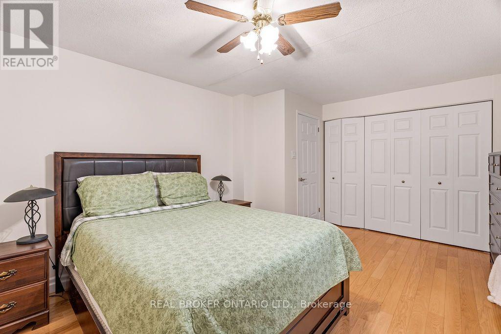 1699E LAMOUREUX DRIVE - 21