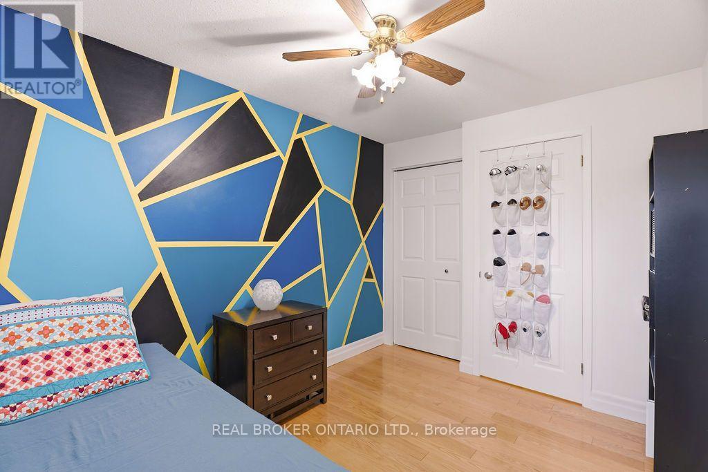 1699E LAMOUREUX DRIVE - 26