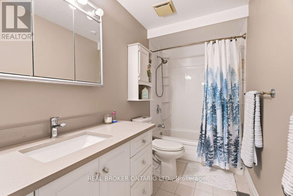1699E LAMOUREUX DRIVE - 27