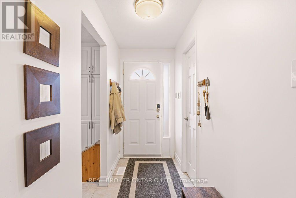 1699E LAMOUREUX DRIVE - 3