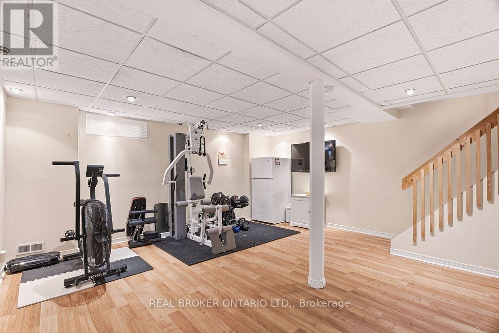 1699E LAMOUREUX DRIVE - 30