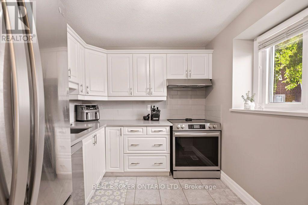 1699E LAMOUREUX DRIVE - 4