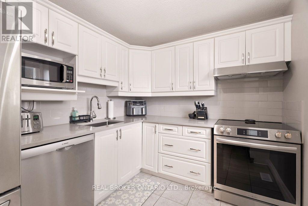 1699E LAMOUREUX DRIVE - 5