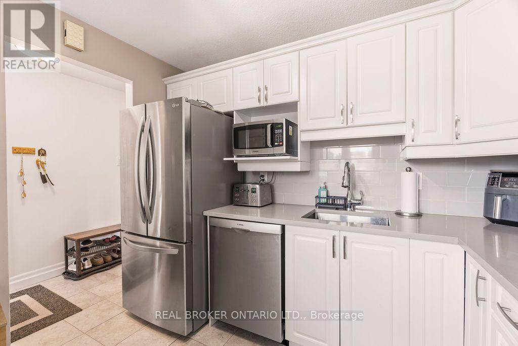 1699E LAMOUREUX DRIVE - 6