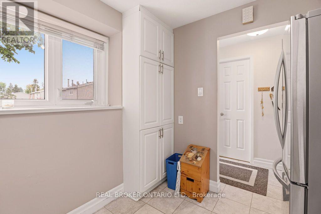 3 Bed, 2 Bath House for Sale in Ottawa – 1699E LAMOUREUX DRIVE, Ottawa – MLS# X13647618 - Image 7