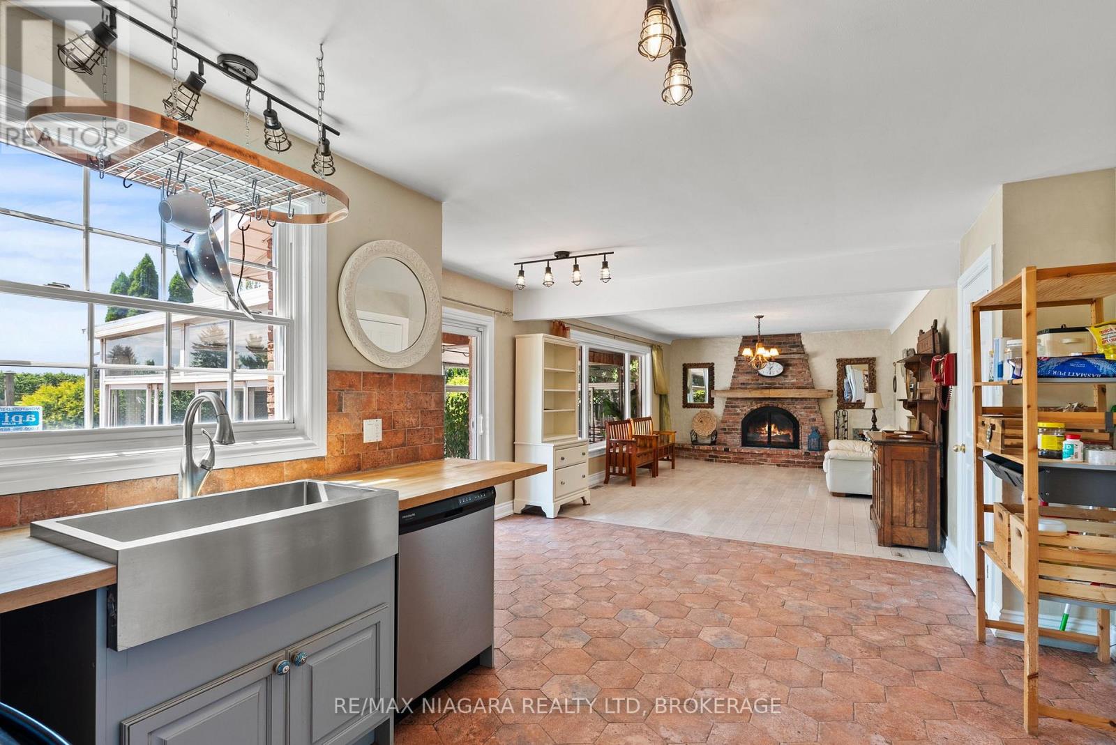 21 GARRISON VILLAGE DRIVE - Image 16