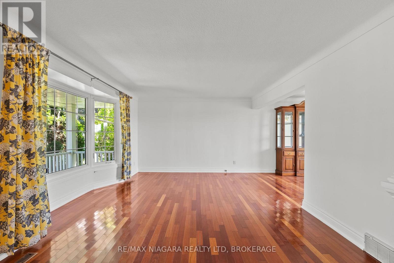21 GARRISON VILLAGE DRIVE - Image 8