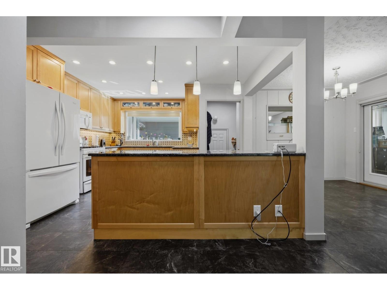 9503 54 ST NW - 25