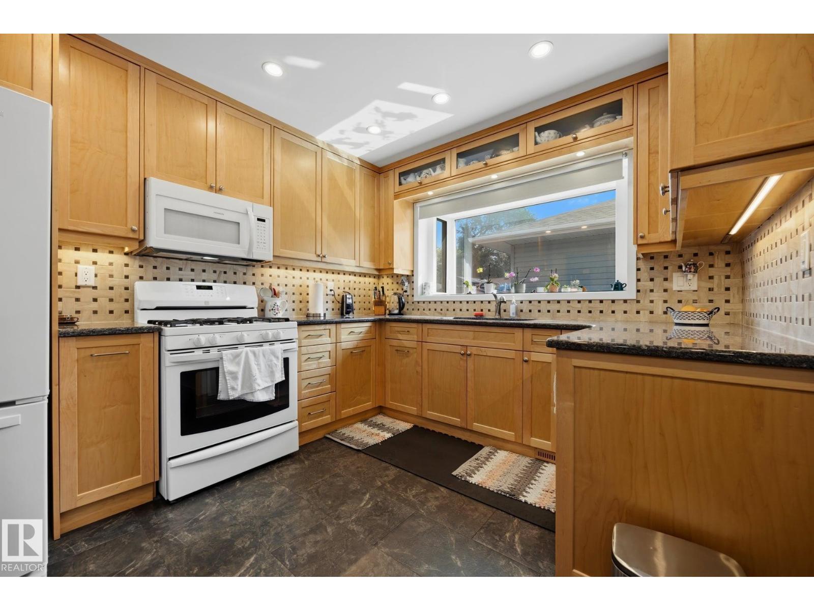 9503 54 ST NW - 27