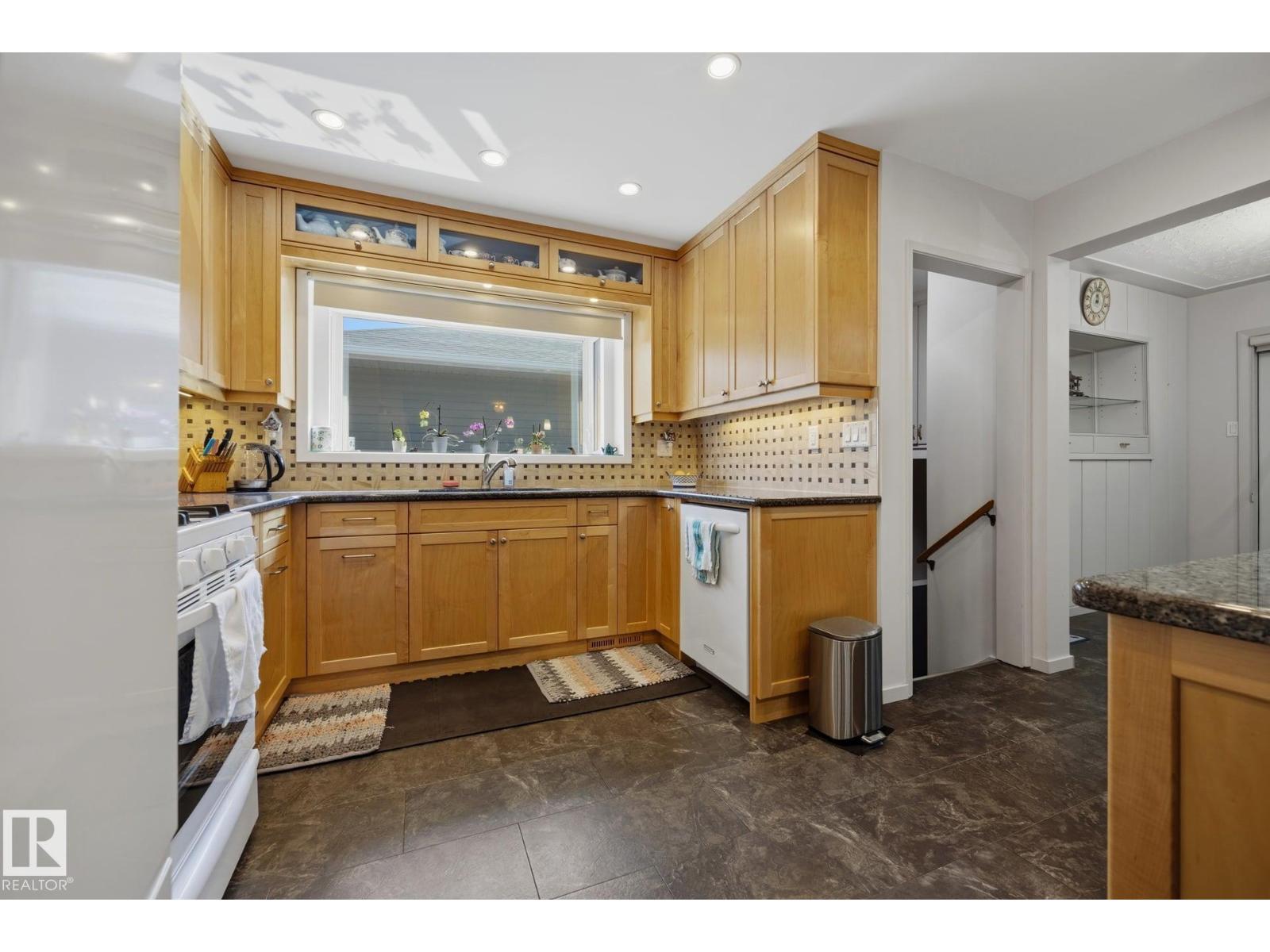 9503 54 Street NW - Photo 26