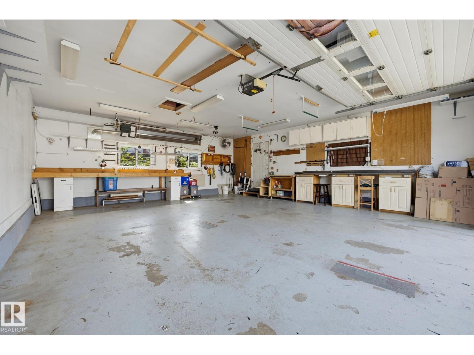 9503 54 ST NW - 45