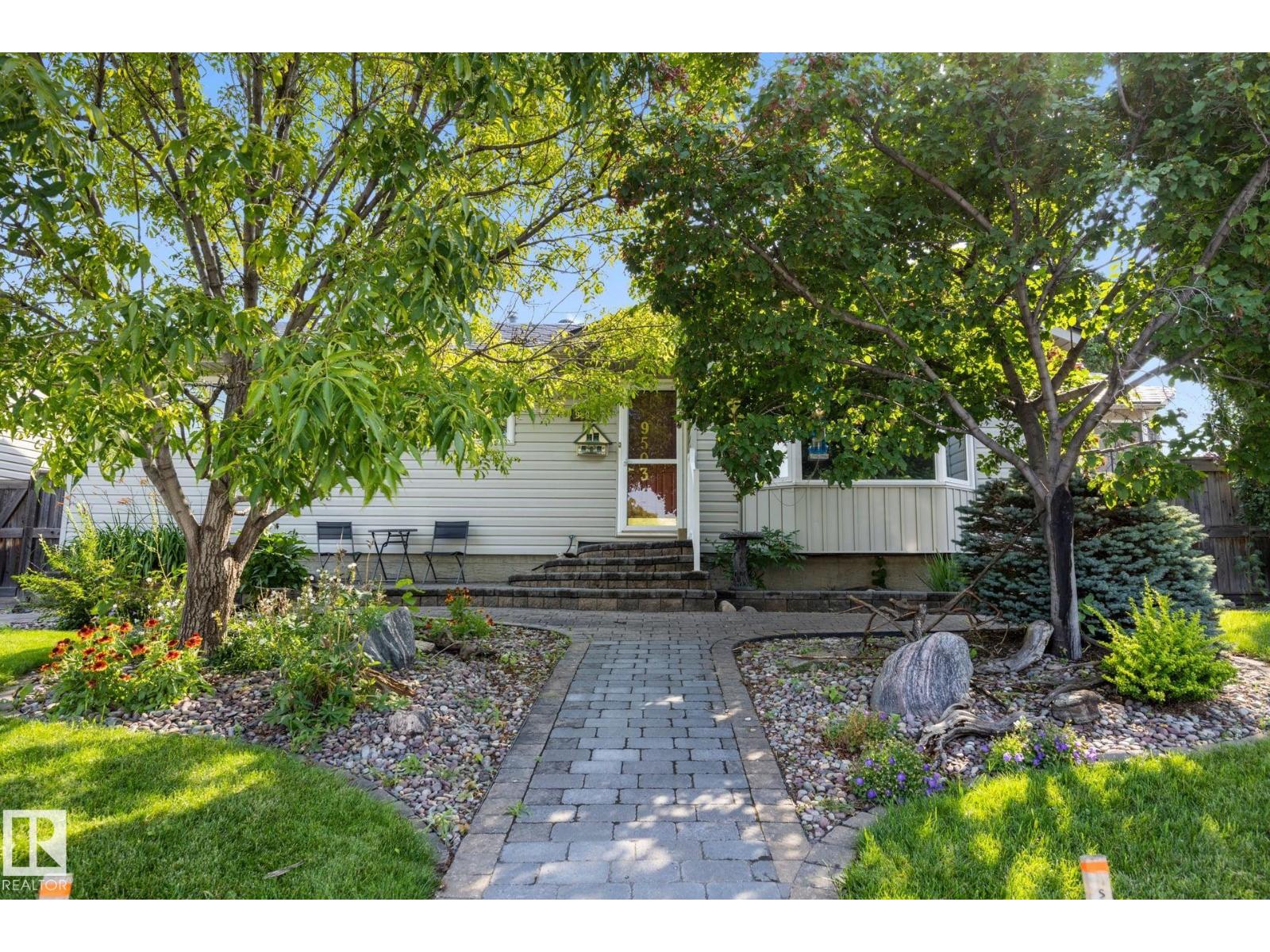 9503 54 ST NW - 4