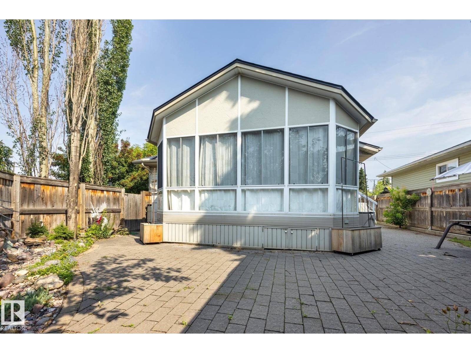 9503 54 ST NW - 15