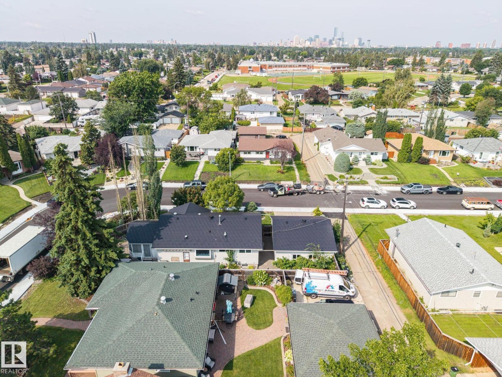 9503 54 ST NW - 52