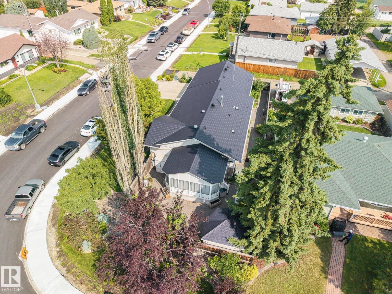 9503 54 ST NW - 68