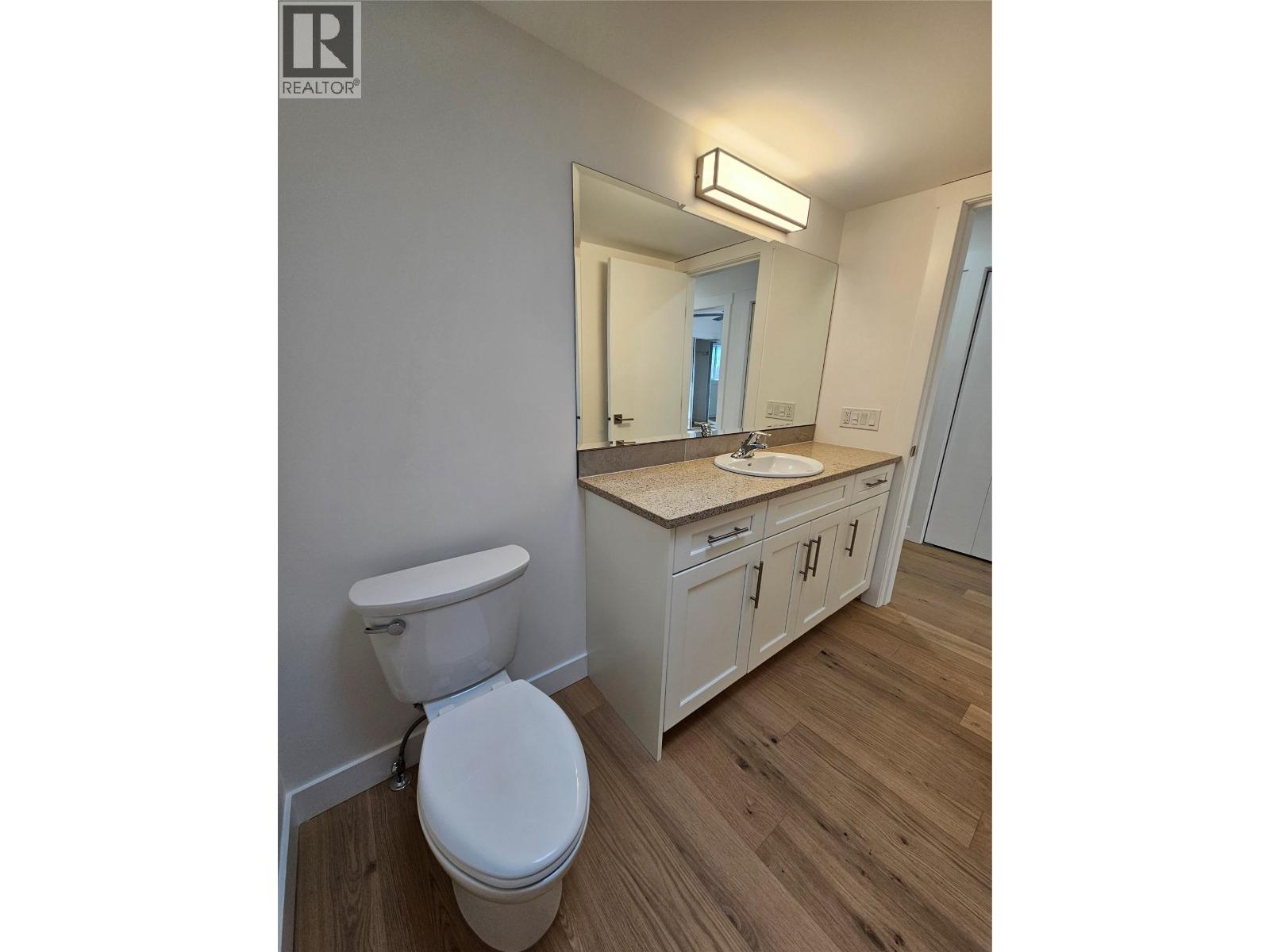 #402 578 Lakeshore Drive - 8