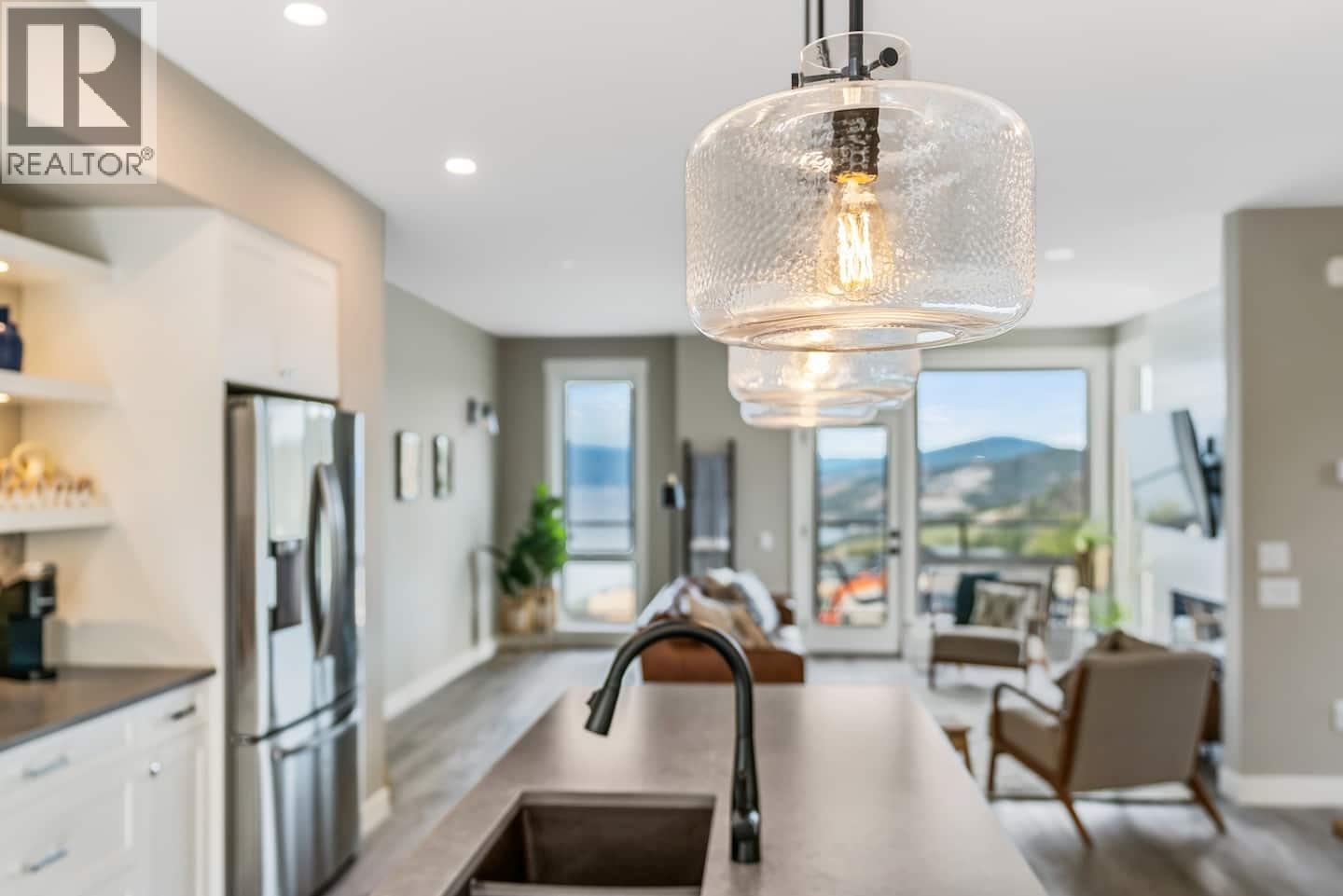 3220 Hilltown Drive Unit# 10, Kelowna