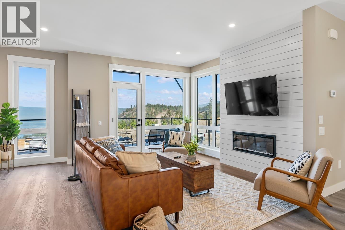 3220 Hilltown Drive Unit# 10, Kelowna