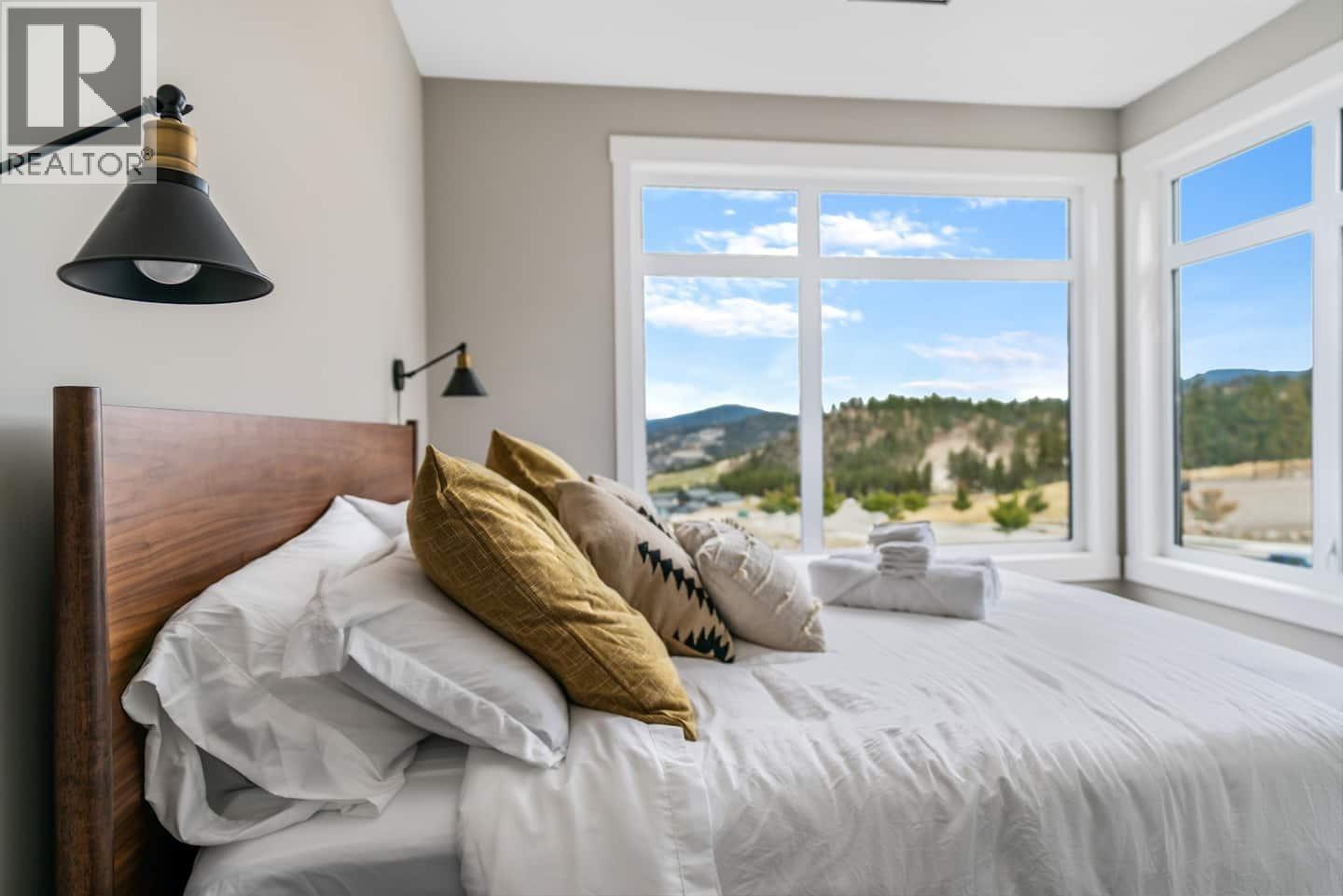 3220 Hilltown Drive Unit# 10, Kelowna