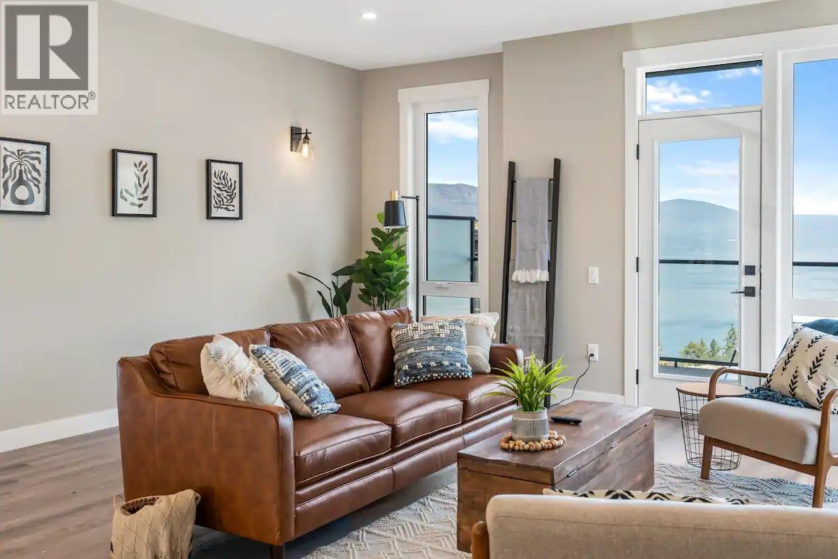 3220 Hilltown Drive Unit# 10, Kelowna