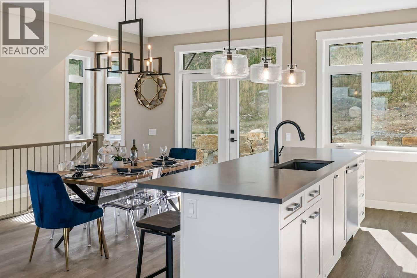 3220 Hilltown Drive Unit# 10, Kelowna