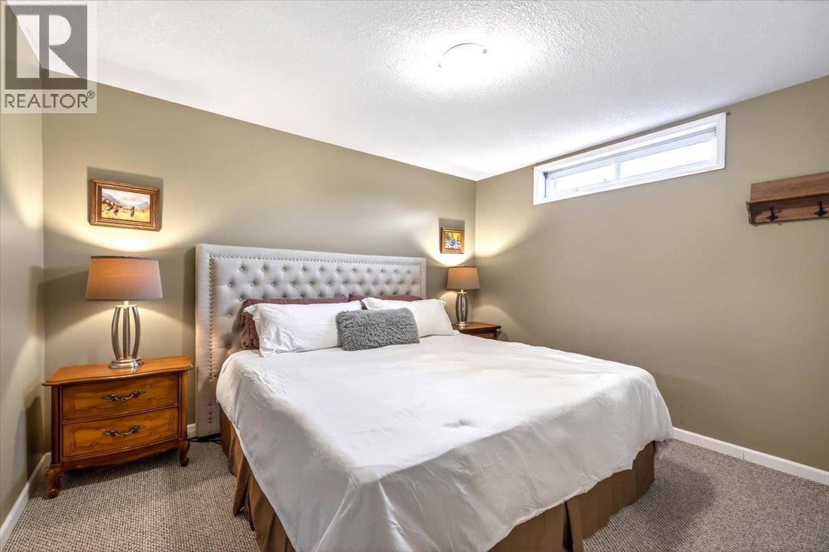 39 ELKVIEW Drive - 56