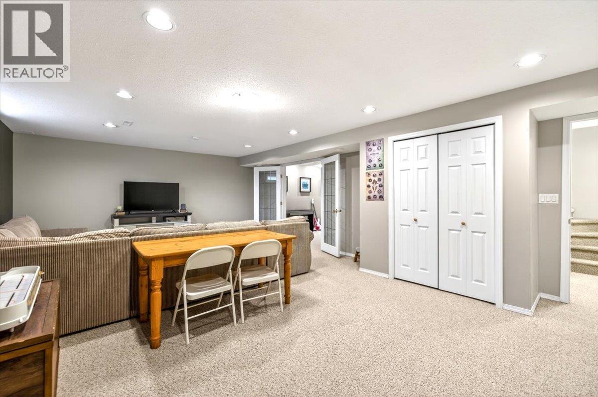 39 ELKVIEW Drive - 46