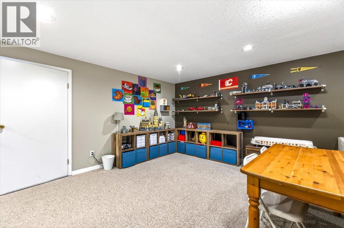 39 ELKVIEW Drive - 50