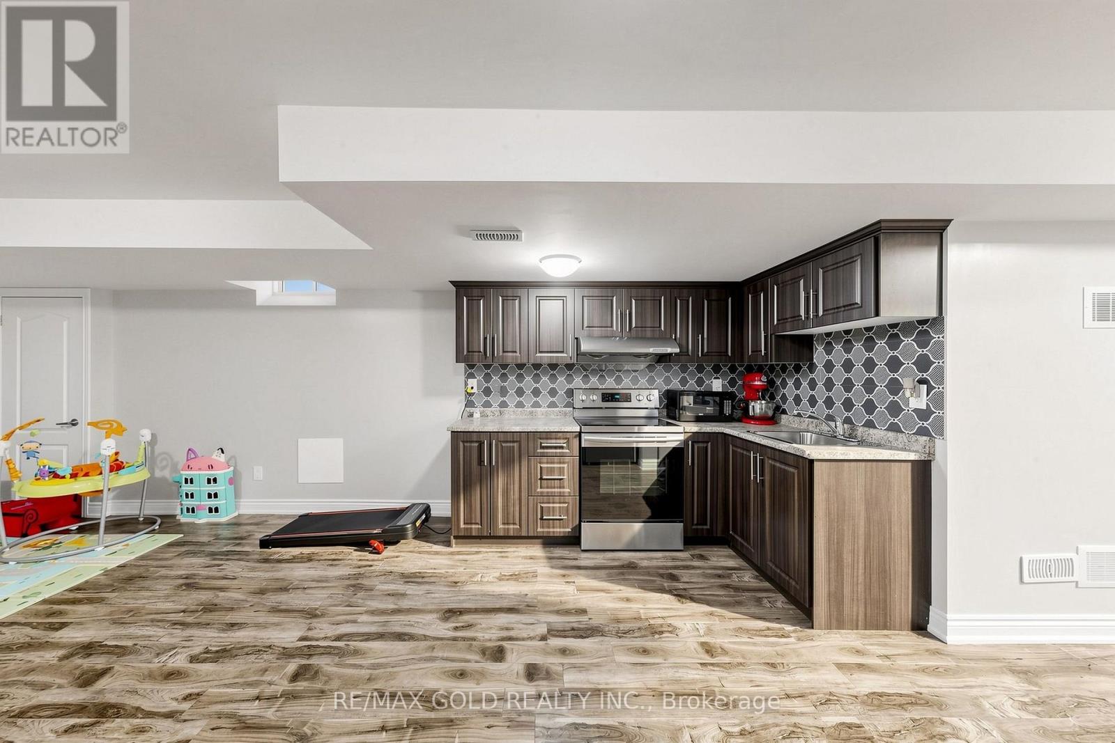 13 FRINGETREE ROAD - 40
