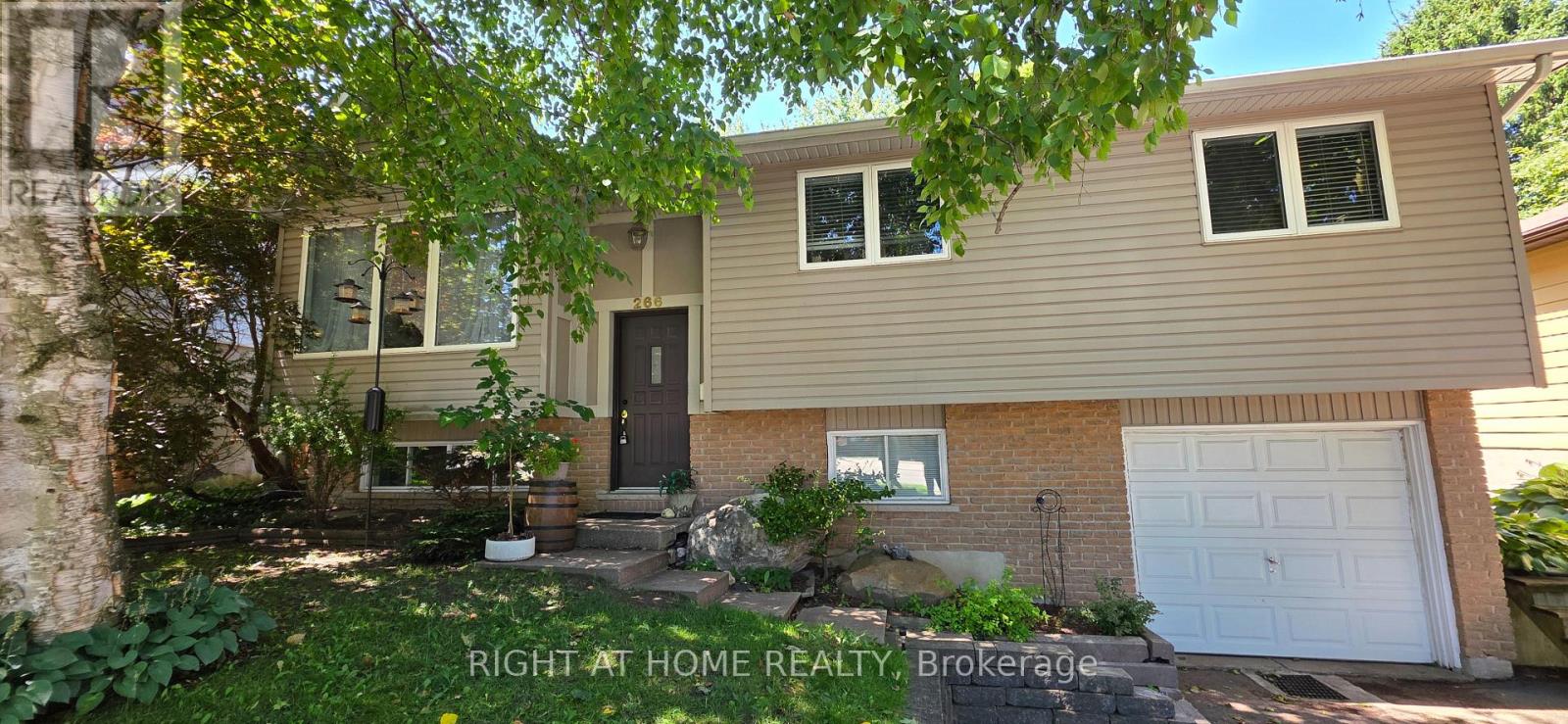266 GUNN AVENUE — photo 2